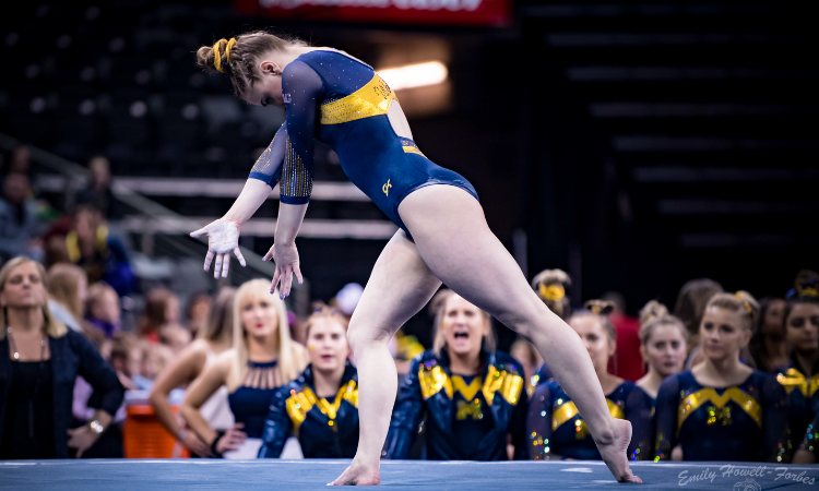 Natalie Wojcik competes on the floor for Michigan.