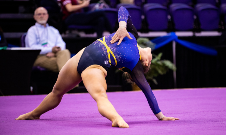 Jada Mazury does a pose on the floor during her routine