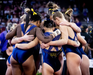 Michigan team members huddle together.