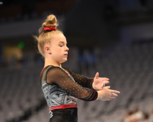 Joscelyn Roberson poses her hands on floor.