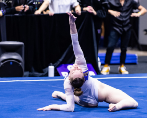 Maggie Slife competes on floor.