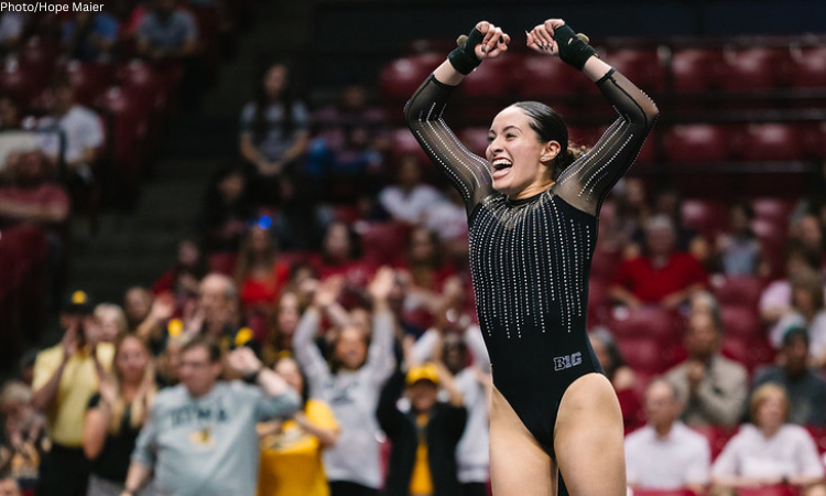 Karina Muñoz celebrates after her floor routine.